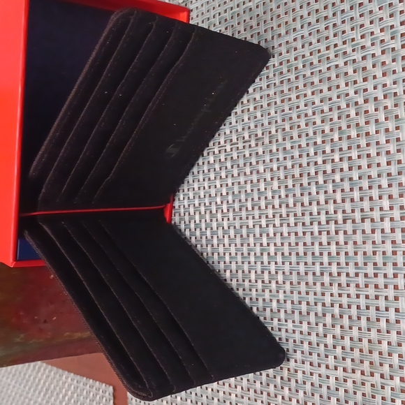 Brand New Champion wallet - Picture 2 of 2